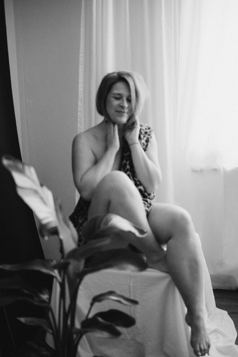 Sanfte Boudoir Fotografie – weiblicher Ausdruck in Frankfurt