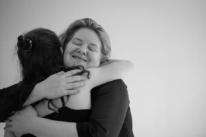 Boudoir Shooting Bilderparty. Ein sinnlicher Moment nach dem Fotoshooting in Fulda, der zur Selbstliebe geführt hat.